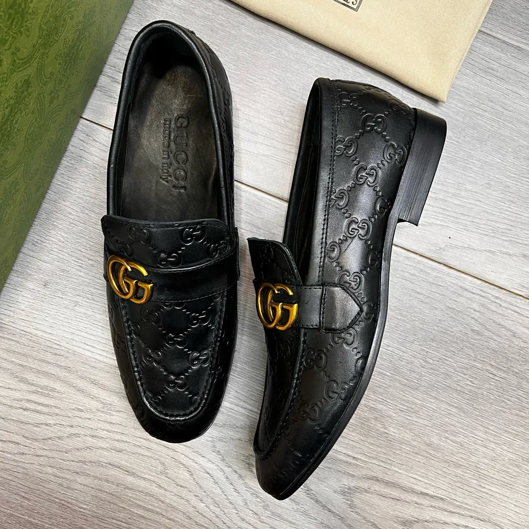 Ex-factory price: 480💰-(Gucci) men’s loafers! Genuine molded horsebit, a classic must-have for your shoe cabinet! The feet are particularly delicate! This Gucci original version is a set last, and we are consistent with the counter! Therefore, it is more comfortable in terms of last shape and comfort! Take it to the counter and compare at will! Good shoes are more than just what they make! But grasp the essence from the inside out! Material: Imported first-layer cowhide! Genuine leather outsole imported from Italy, size: 39-44 (38/45 customized, non-refundable)